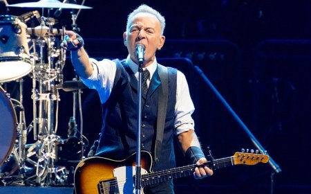 Springsteen says Dems too far-left for America, but Trump still belongs in 'trash heap of history'