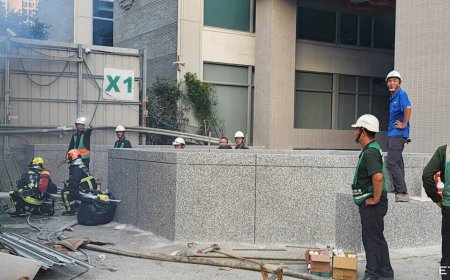 快訊／台中市議會旁「七期商辦工地」火警！濃煙四散　消防搶救中