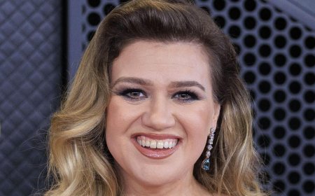 Kelly Clarkson Back On Hosting Duties Weeks After Brandon Blackstock's death