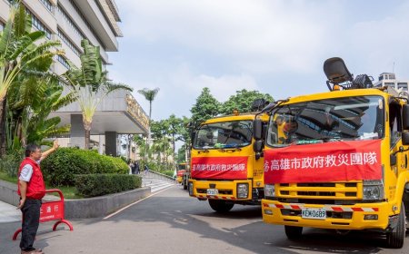 高雄環保超人出動！66人33機具馳援花蓮　助災民清淤泥過中秋