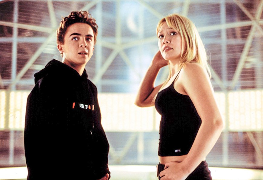 Frankie Muniz Recalls Working With Hilary Duff, Amanda Bynes and More