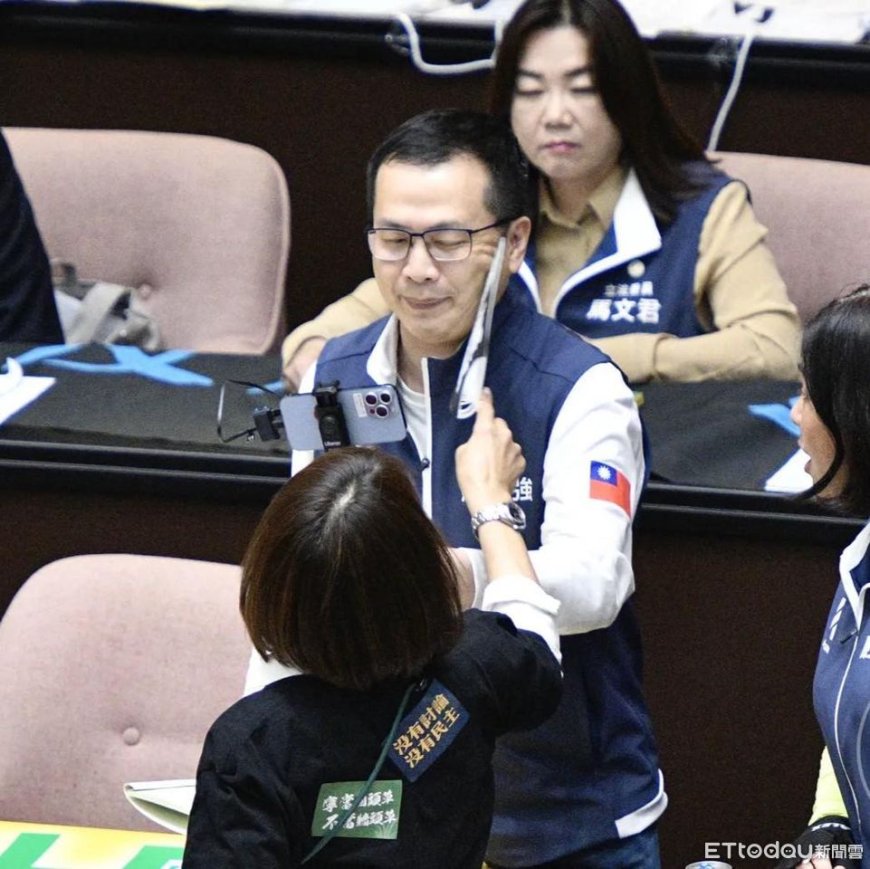 快訊／紙扇打羅智強耳光！邱議瑩公然侮辱罪起訴　先前已賠20萬
