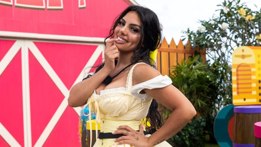'Love Island USA' star's appearance on NFL pregame show leaves Super Bowl champion coach, fans stunned