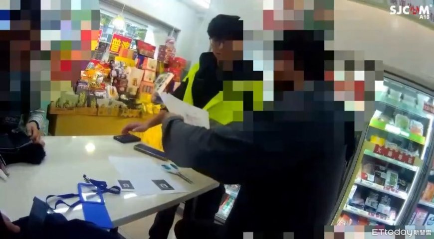 口罩男超商認真做美勞「裁切證件+合約書」　警秒逮白目車手