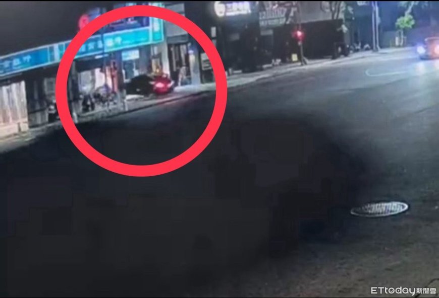 保時捷男醉駕！衝進騎樓玻璃門全碎　這銀行超慘...14年前就被撞