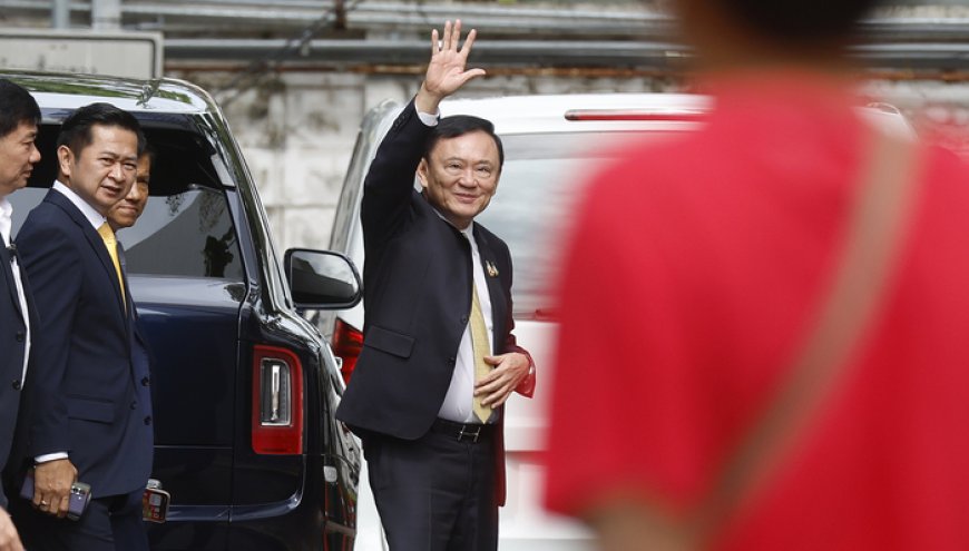 他信回泰国后将于9月9日听取法院裁决,有可能因逃避监禁而入狱