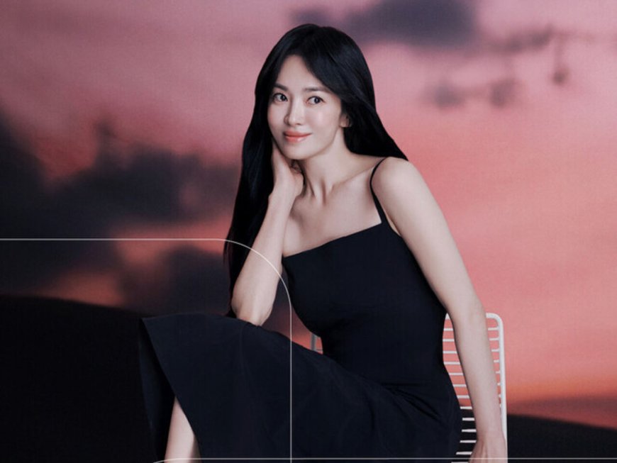 宋慧喬穿拖鞋也美翻！為愛牌FitFlop拍廣告　新款厚底亮片設計超可愛