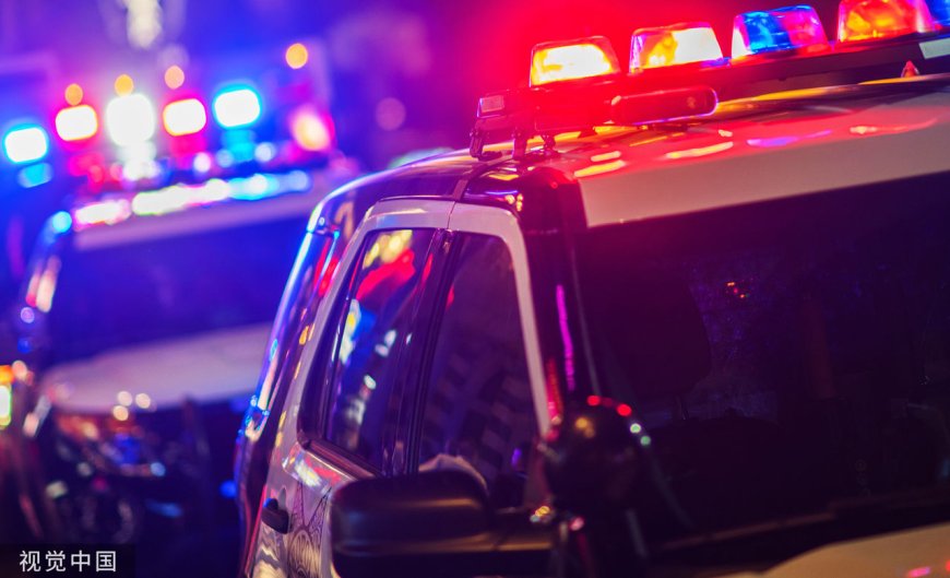 違停被盤查！駕駛「一對三」撞警車落跑　還怪警跟太近