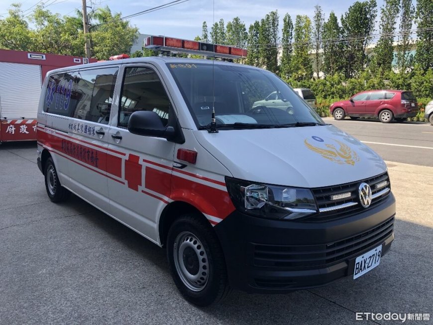 快訊／宜蘭某高職16歲生教室揮刀　同學遭猛刺背部重傷送醫