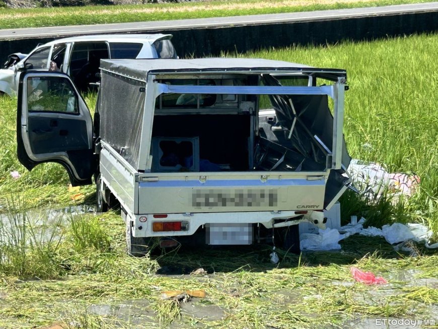 鬼月「驚悚」畫面！葬儀車與貨車對決衝田中　金紙灑滿天全嚇壞