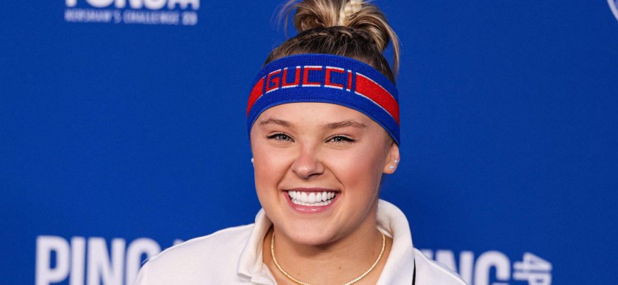 JoJo Siwa Looking 'Feminine' in Shimmery Gold Dress Has Fans Gushing: 'She's Finally Finding Herself!'
