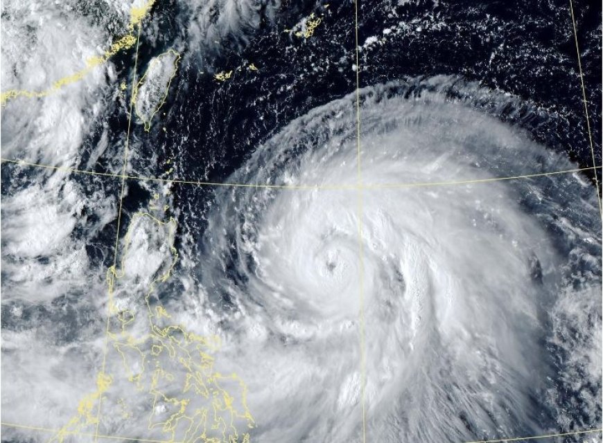 樺加沙颱風眼現身「周一升級強颱」　巨大暴風圈掃過南部