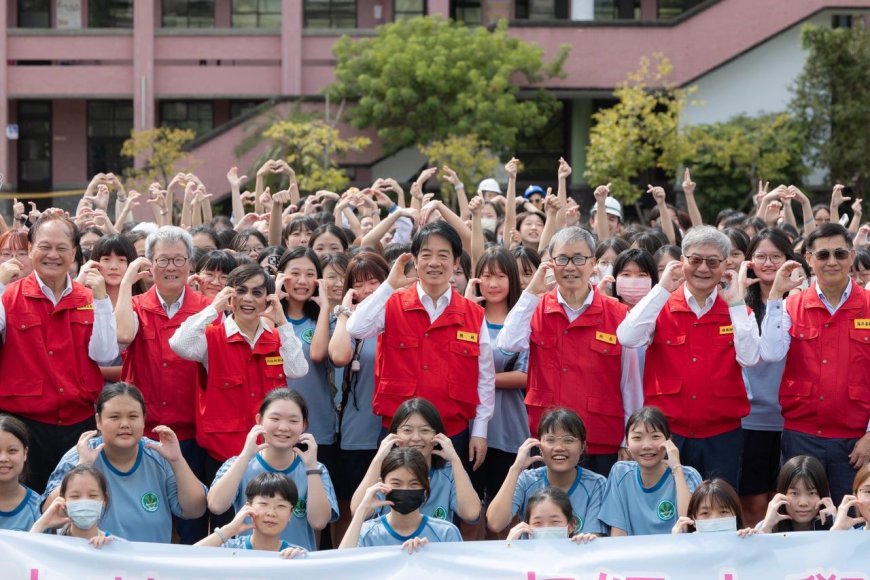 蘭陽女中學生發與總統合照卻遭小草出征　他批白營撕裂社會