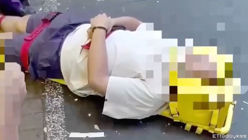 公仔玩具店員工擦拭玻璃「2樓墜落地面」　周末逛街人潮嚇壞