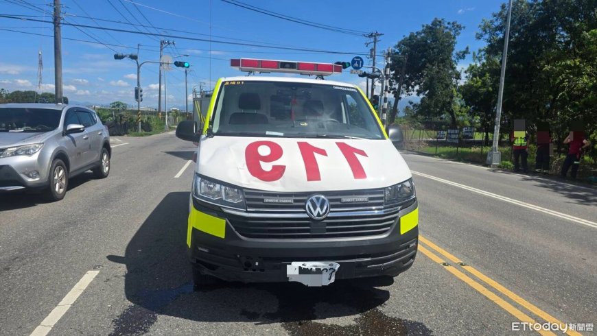 屏東救護車闖紅燈搶命　機車沒禮讓猛撞...騎士受傷送醫