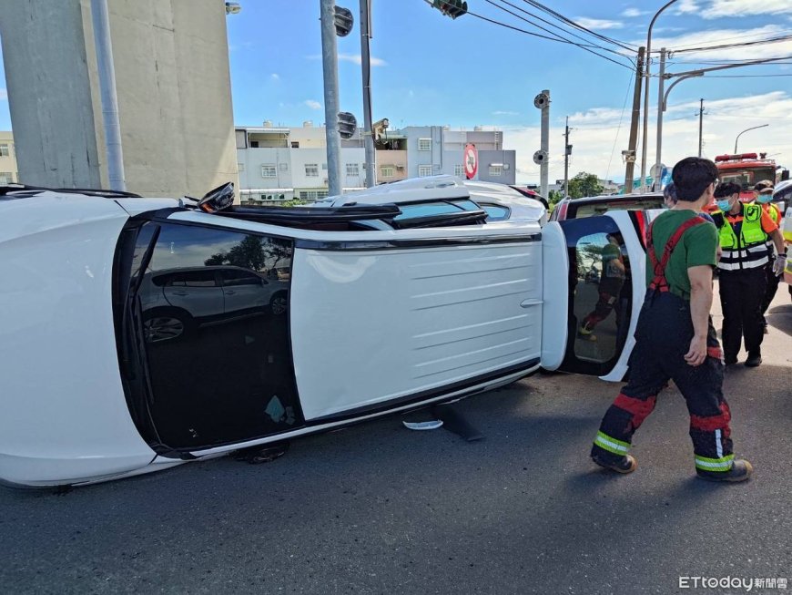 雲林土庫高鐵橋下車禍　2休旅車擦撞「90度側翻」4人送醫
