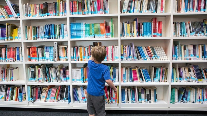 School superintendent defends teachers criticized for assigning book with profanity to students