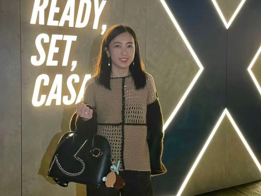 香港前女首富拎百萬愛馬仕包看秀　收藏滿牆橘盒羨煞人