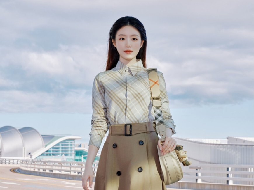 舒華飛倫敦太美！穿Burberry格紋機場造型好甜　萬元泰迪熊掛飾搶鏡