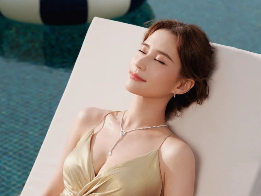 「賭王最美千金」何超蓮深溝閃耀　絕配葫蘆鑽鍊