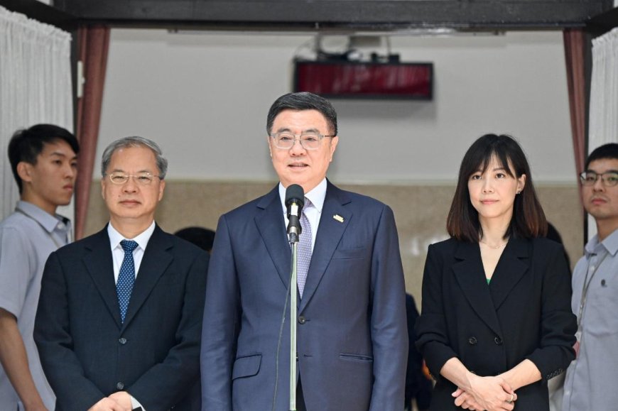 馬太鞍堰塞湖溢流風暴　黃國昌因陳駿季8月時說「沒有立即潰堤風險」要他下台