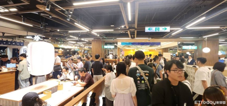 新光三越重新開幕1.5hrs湧萬人！50萬滿額贈秒領光　今業績恐破2億