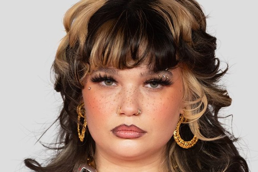 Lola Young ‘OK’ After Collapsing Onstage During Performance at All Things Go Festival