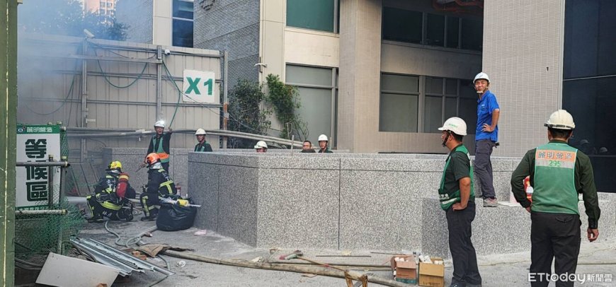 快訊／台中市議會旁「七期商辦工地」火警！濃煙四散　消防搶救中