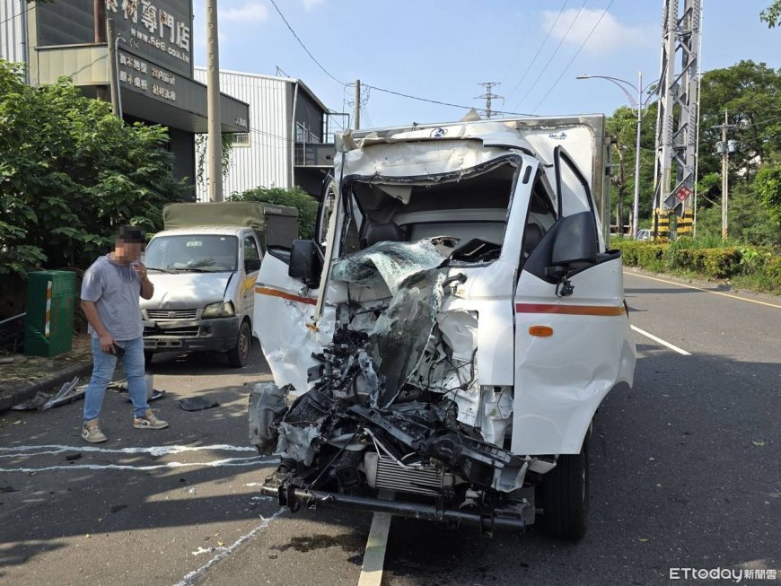 連環撞！高雄小貨車夾擊6車釀4傷　車頭凹陷爛毀畫面曝