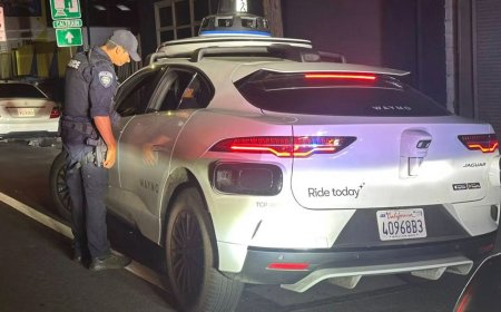 Waymo 无人驾驶汽车违规掉头被拦停，警察却无法开罚单