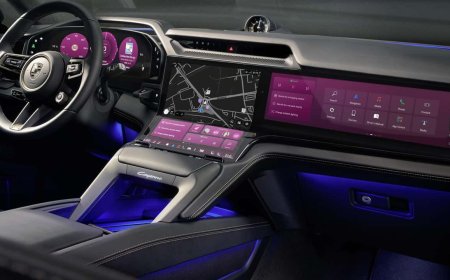 保时捷纯电卡宴内饰细节公布：座舱内全是屏，中控屏用上曲面设计