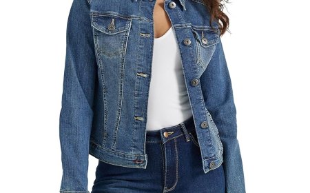 Julianne Moore Gave This Fall Jacket Staple a Fresh Look — Snag her Style for $51!