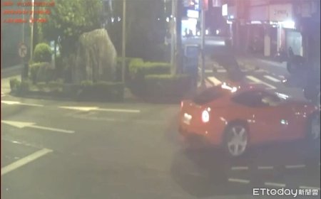 法拉利F12對決Honda重機！騎士遭撞飛坐地茫然　驚人維修價曝