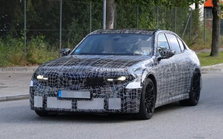 不只纯电：新世代宝马 M3 燃油版谍照曝光，四排气“火力全开”