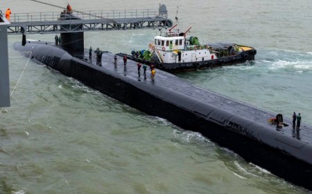 美“俄亥俄”号巡航导弹核潜艇现身菲律宾