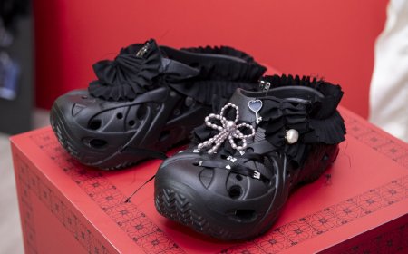 Crocs變走秀鞋！用布料＋鞋扣　設計師JENN LEE大改造成超級時髦款　