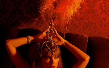 Taylor Swift Wears Jewelry With 'Elizabeth Taylor' Nod to Meet Baby Spice