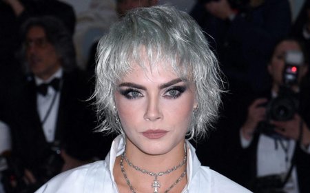 Supermodel Fumes As She's Forced To Wait In Line Due To Security Guard Not Recognizing Her At Paris Fashion Show