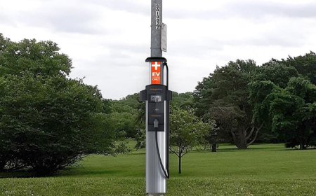 美国研究团队将路灯改造成电动汽车充电桩，成本远低于商业用桩且更环保