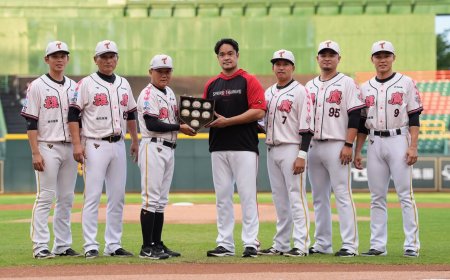 林智勝澄清湖終戰！台鋼送木雕誠意滿滿　洪一中領前隊友祝福