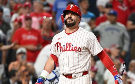 Phillies' ninth inning comeback against Dodgers falls just short with Biden in attendance