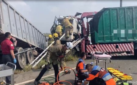 快訊／台南2大貨車橋上碰撞！1車「衝進魚塭」　駕駛搶救無效亡