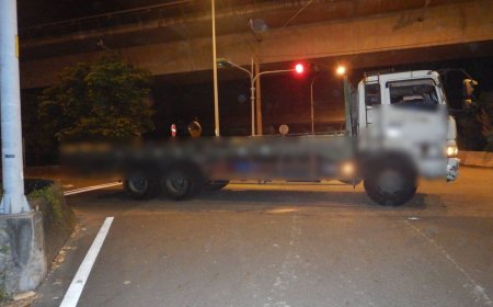 彰化阿伯騎車自撞電線桿！貨車閃不過再撞　昏迷送醫搶救中