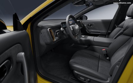 零跑 Lafa5 纯电轿车内饰官图公开：纯黑配色，配备全景天窗