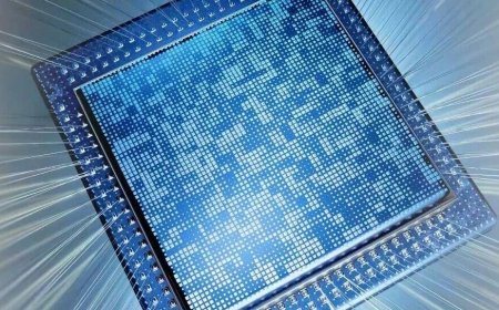 南大团队研发出全新模拟存算一体芯片，创下模拟向量-矩阵乘法运算精度的最高纪录