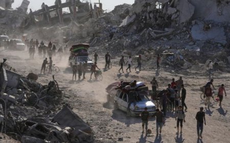 巴勒斯坦人停火期间从加沙废墟中寻找亲人并重返家园