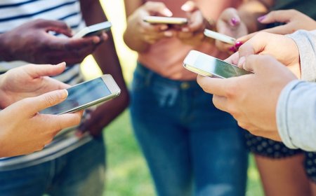 Test yourself on the Gen Z slang of 2025: Can you decode ‘huzz’ and ‘glazing’?