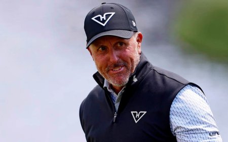 Golf legend Phil Mickelson reacts to Charlie Kirk's Presidential Medal of Freedom award date