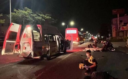 機車男女深夜追撞轎車！彈飛再撞公車　女乘客無生命跡象