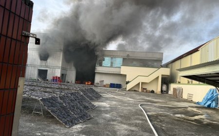煮魚翅爆炸！高雄海產行黑煙沖天　老闆救火燙傷灌救現場狼藉